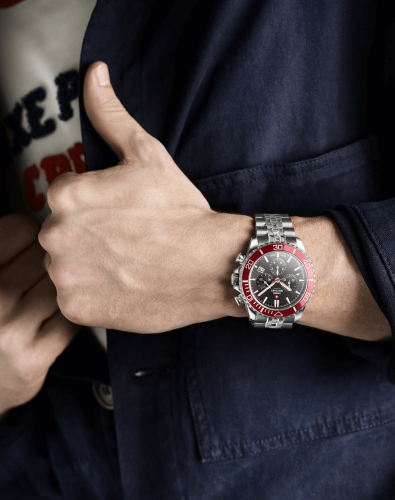 SM34103.03_wristshot.png